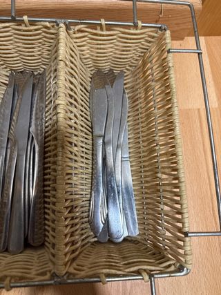 Juego de cubiertos de acero inoxidable.