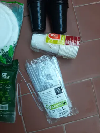 Pack Menaje Picnic Platos Vasos Cuchillos Plástico