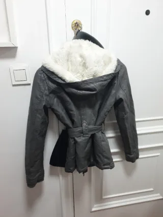Cazadora polipiel gris con borrego