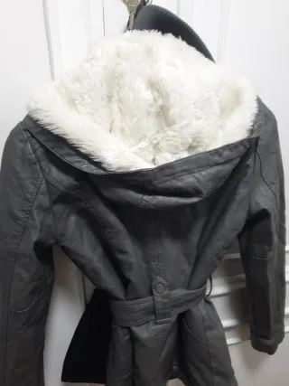 Cazadora polipiel gris con borrego