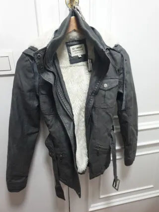 Cazadora polipiel gris con borrego