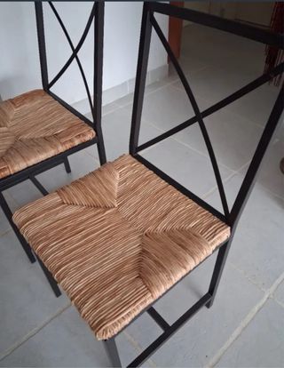 Mesa cristal y 4 sillas hierro