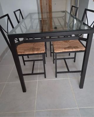 Mesa cristal y 4 sillas hierro