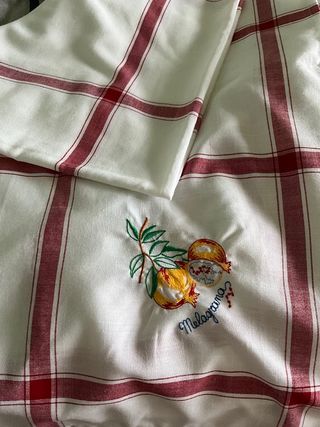 Tovaglia ricamata 182x138 cm