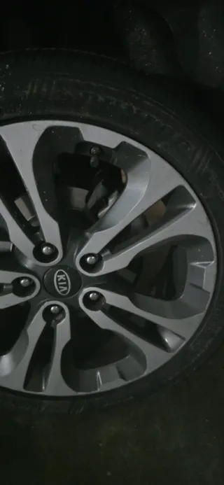 4 Llantas con Cubiertas Kia