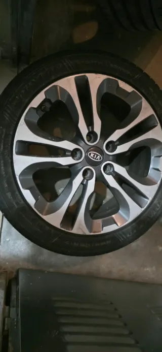4 Llantas con Cubiertas Kia