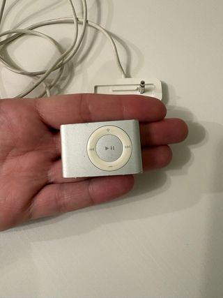 iPod Shuffle Plata con Base de Carga