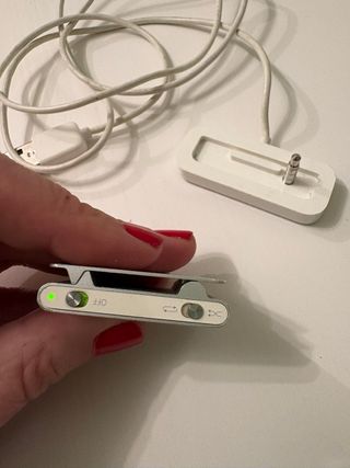 iPod Shuffle Plata con Base de Carga