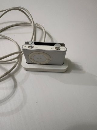 iPod Shuffle Plata con Base de Carga