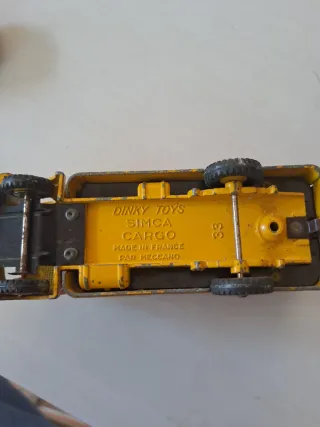 Dinky Toys Simca Cargo Camión Amarillo