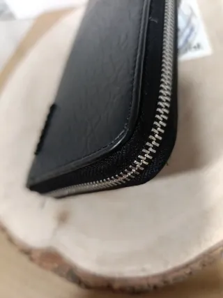 Cartera Desigual Negra con Bordado