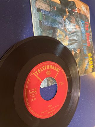 Vinilos “El fin”, “Reinaldo” y “the boots”para Alf