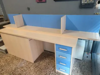 Escritorio juvenil madera y cajones azules