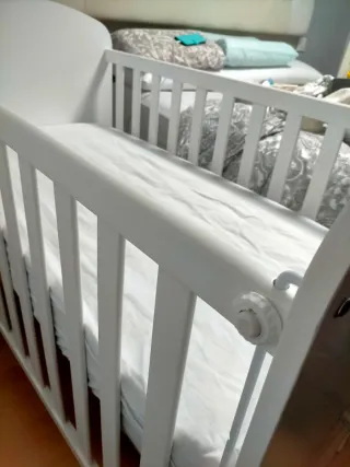 Cuna de bebé con diseño de oso