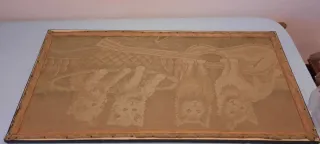 Tapiz de gatitos en cesta con guitarra