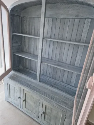 Vitrina Aparador con mesa y 4 sillas a juego