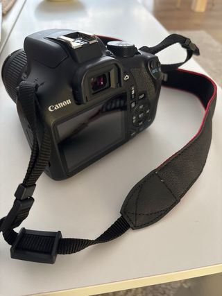 Cámara Canon EOS 1300D Negra