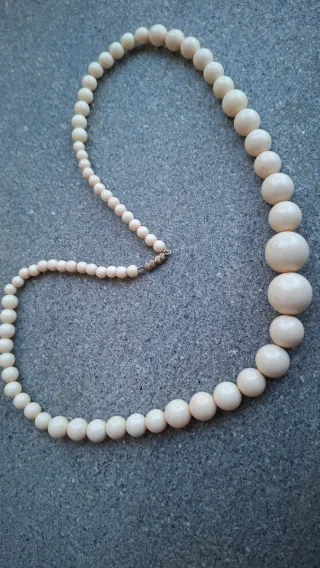 Collana perle bachelite bianca