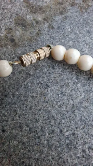 Collana perle bachelite bianca