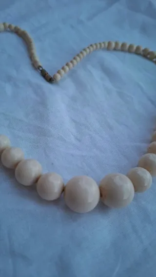 Collana perle bachelite bianca