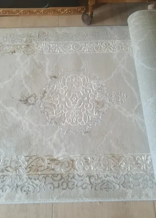 Alfombra beige y plateada nueva