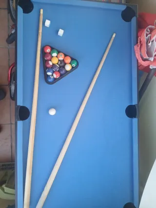 Futbolín y mesa de billar