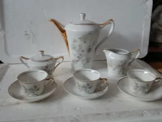 Servizio tazze caffè in porcellana.