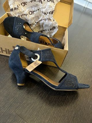 Sandalias azules de ante con tiras