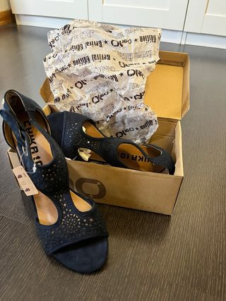 Sandalias azules de ante con tiras