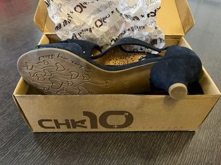 Sandalias azules de ante con tiras