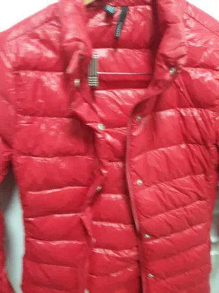 Plumífero rojo largo