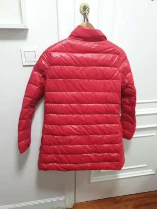 Plumífero rojo largo