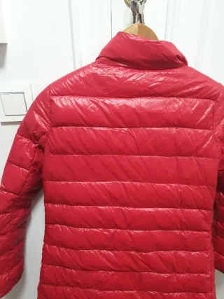 Plumífero rojo largo