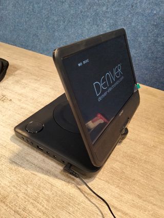 DENVER MT-1083NB Reproductor de DVD portátil USB de 10,1 pulgadas, negro