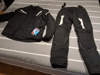 Conjunto Cazadora y Pantalón Moto Negro