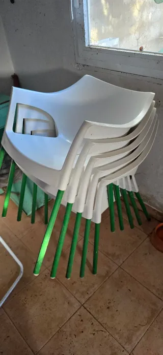5 sillas de plástico blancas para jardín