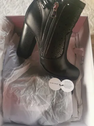 Botín tacón Queen Helena con calados Talla 36