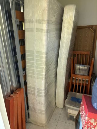 Mesa y 4 Sillas de Comedor