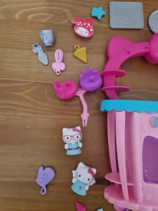 Muñeca Hello Kitty con accesorios