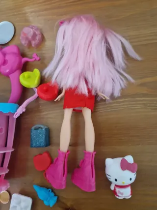 Muñeca Hello Kitty con accesorios