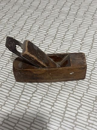 Cepillo de carpintero antiguo