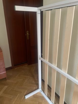 Base de cama metálica con somier de madera