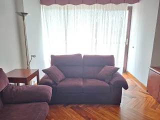 Sofá morado de tela