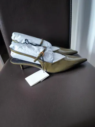 Zapatos destalonados Zara verde oliva