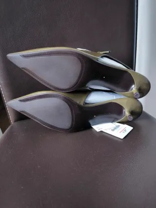 Zapatos destalonados Zara verde oliva