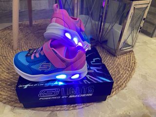 Skechers niña talla 25 luces LED