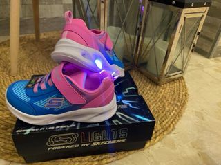 Skechers niña talla 25 luces LED