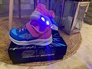Skechers niña talla 25 luces LED