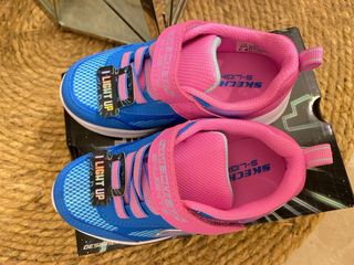 Skechers niña talla 25 luces LED
