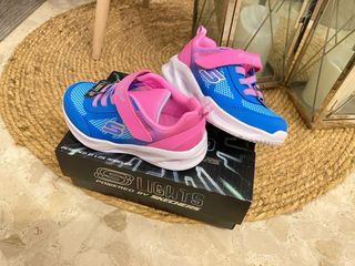 Skechers niña talla 25 luces LED